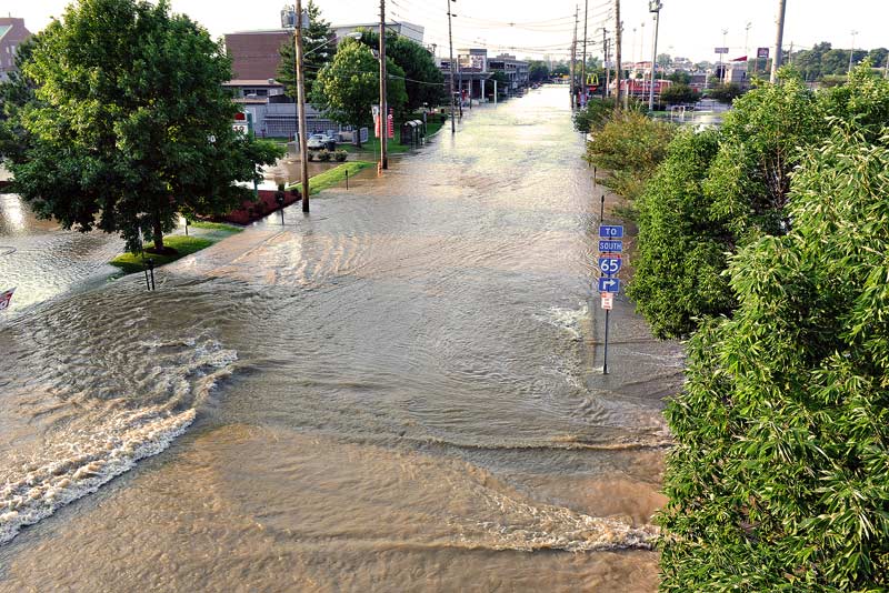Water main break floods Floyd Street on UL's Belknap Campus. (Courtesy University of Louisville)