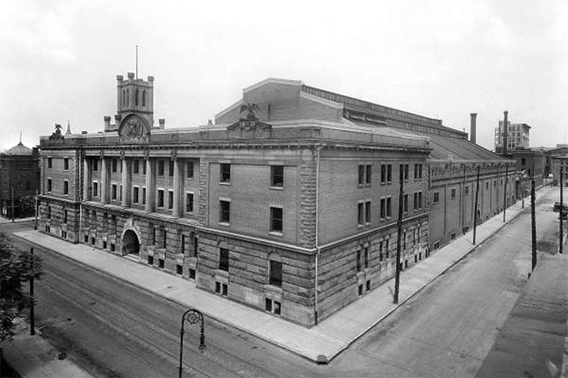 Louisville's Armory viewed in 1921, showing stone eagles perched atop its parapet. (Courtesy UL Photographic Archives - Reference URL)