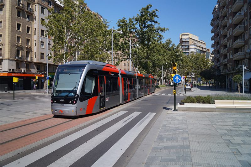 The streetcar in Zaragoza, Spain can use wires or go without. (Patrick1977Bln / Flickr)