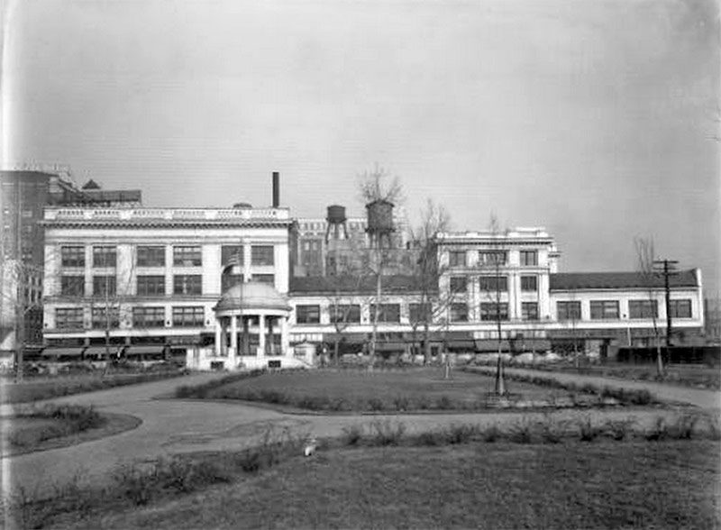 Lincoln Park looking toward the Speed Building. (UL Photo Archives)