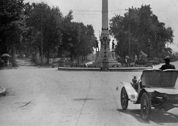 A motorist drives south on Third Street, past the Confederate Monument onto Grand Boulevard in the early 20th century. (Courtesy UL Archives - Reference)
