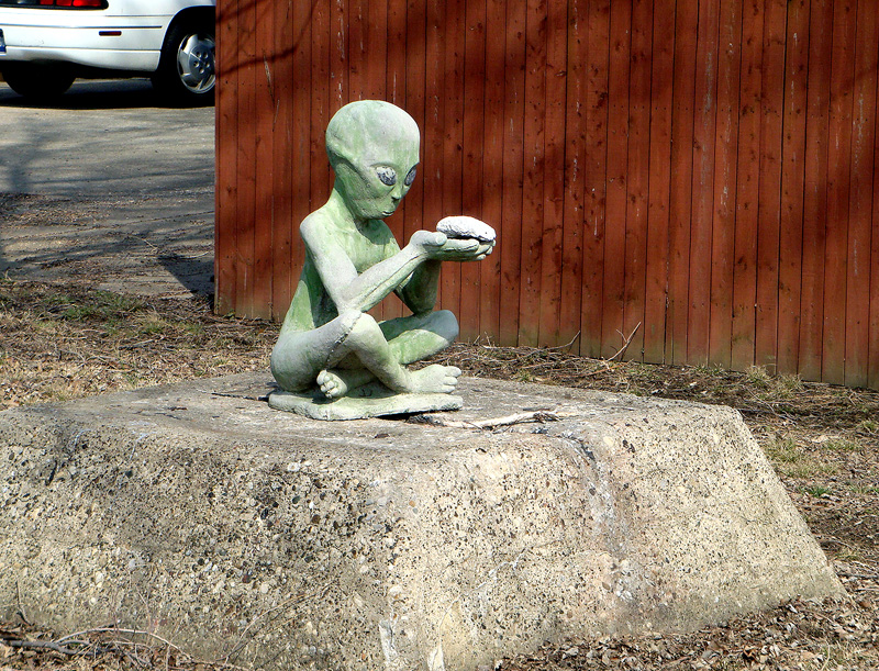 Alien sits in Jeffersonville, pondering brain. (Branden Klayko / Broken Sidewalk)