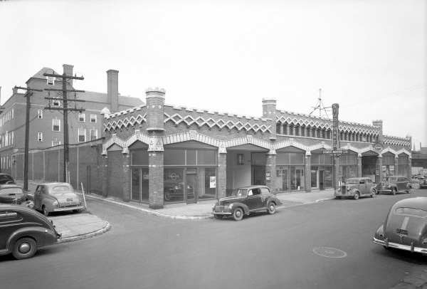 Studebaker dealership on Guthrie Street (U of L Photographic Archives)