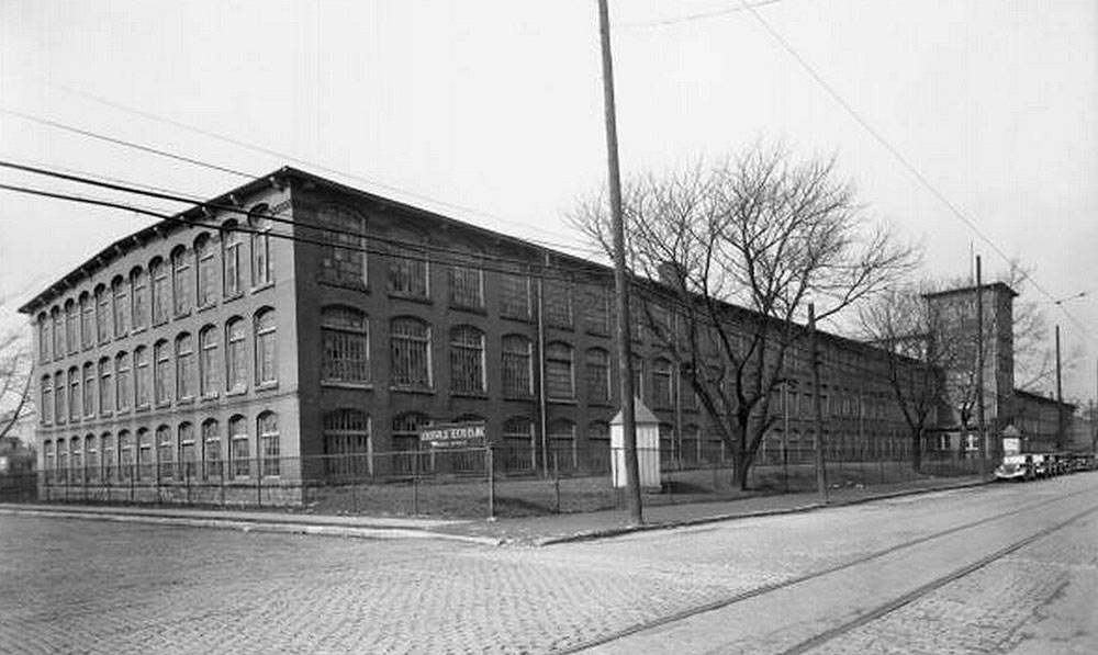 The Louisville Textile Mills in 1937. (Courtesy UL Photographic Archives)