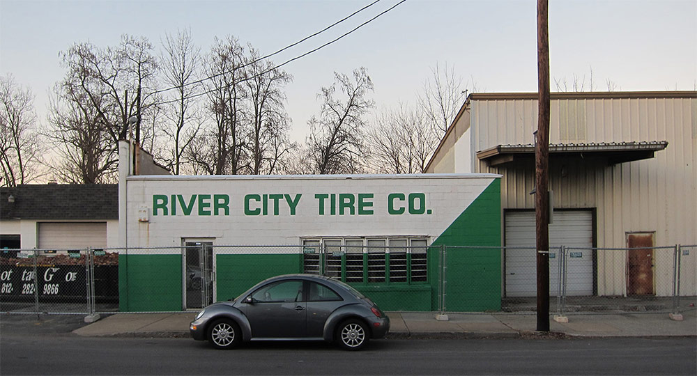 The old River City Tire on Frankfort Avenue. (Branden Klayko / Broken Sidewalk)
