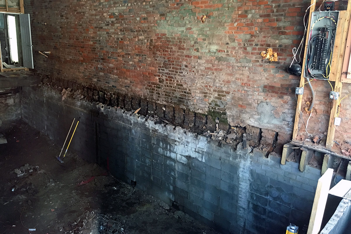 Renovation work at 632 East Market Street in April 2016. (Branden Klayko / Broken Sidewalk)