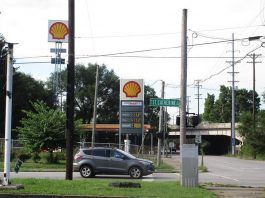The gas station viewed from St. Catherine Street. (Via Metro Louisville)