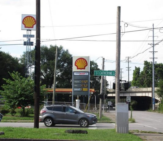 The gas station viewed from St. Catherine Street. (Via Metro Louisville)