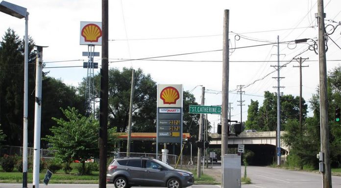 The gas station viewed from St. Catherine Street. (Via Metro Louisville)