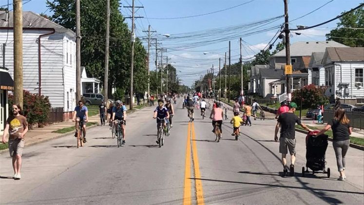 Crowds of cyclists and pedestrians filling Goss Avenue. (Courtesy Louisville Forward)